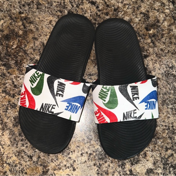 Youth Nike Slides - Size 3 - Picture 4 of 4